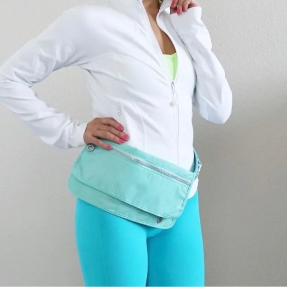 Rare Lululemon Travel Pooch Bag / Belt Bag / Fanny Pack - turquoise mint & teal - Picture 5 of 7